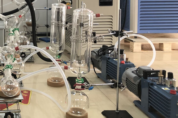 Short path distillation condenser