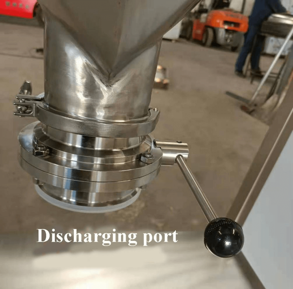 Discharging port